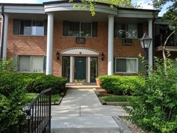 2311 S Goebbert Road S, Unit B102, Arlington Heights, IL 60005