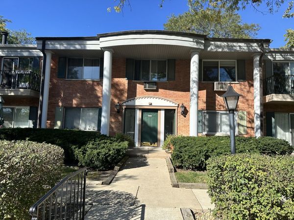 2311 S Goebbert Road S, Unit B102, Arlington Heights, IL 60005