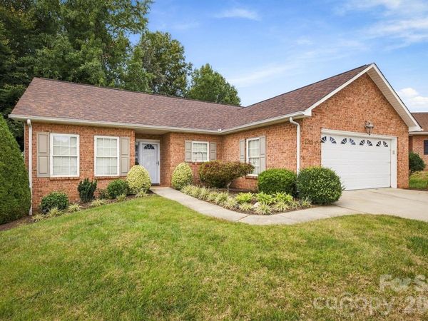 1211 Wexford Village Circle NE, Lenoir, NC 28645