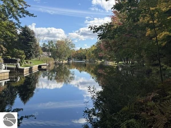 41 Old Trail, Houghton Lake, MI 48629