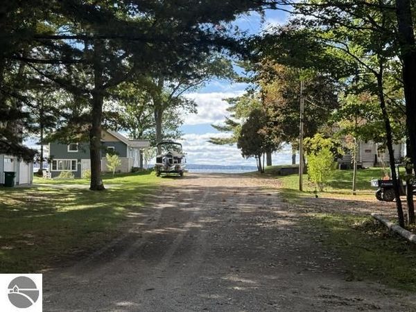 41 Old Trail, Houghton Lake, MI 48629