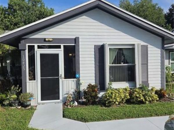 10425 New Bedford CT , LEHIGH ACRES, FL 33936