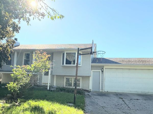 400 Crestmoor Drive, Polk City, IA 50226