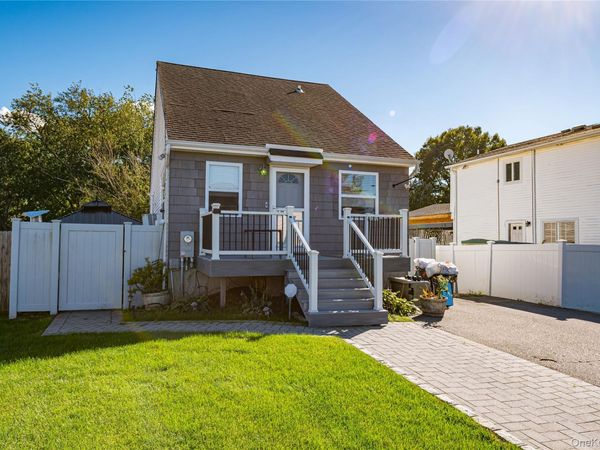 14 Donna Lane , Ronkonkoma, NY 11779