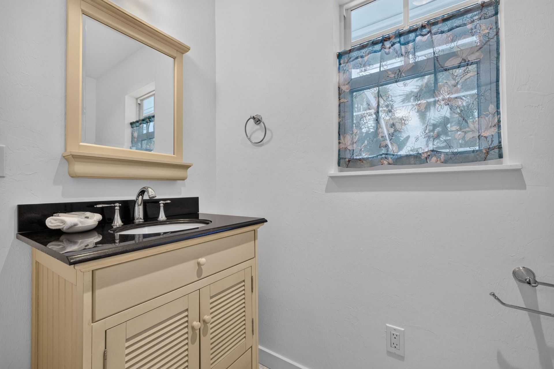 721 Cardium St, Sanibel, FL 33957 Photo