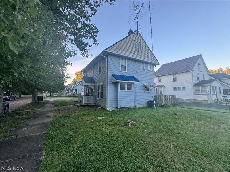 287 Lawrence Avenue NE, Warren, OH 44483 Photo 2