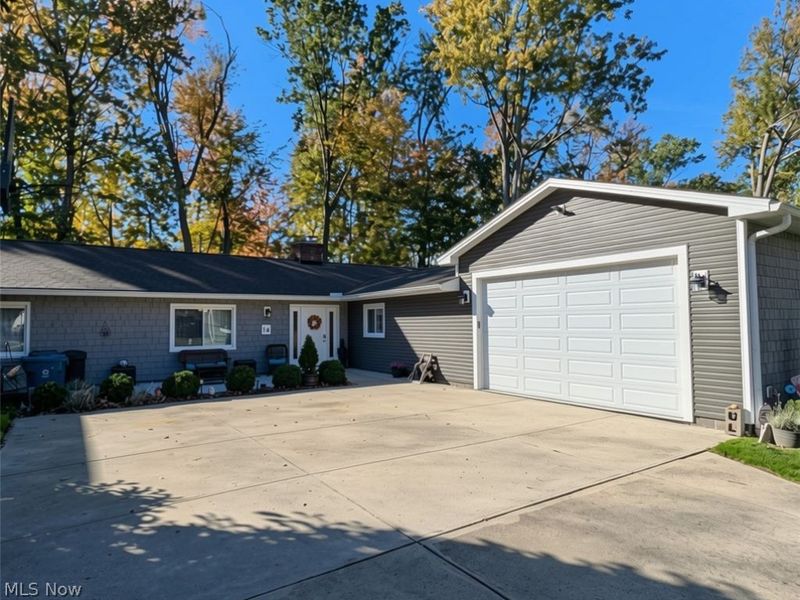 16 Keewaydin Drive, Timberlake, OH 44095 Photo 2