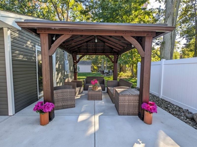 16 Keewaydin Drive, Timberlake, OH 44095 Photo 6