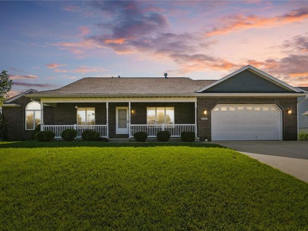 2395 Wolf Run , Hiawatha, IA 52233