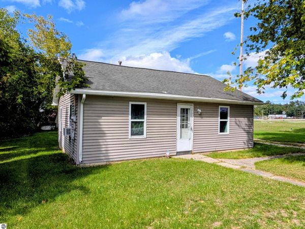 233 Mackinaw Road N, Au Gres, MI 48703