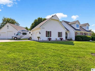 21707 Cimarron Road, Elkhorn, NE 68022