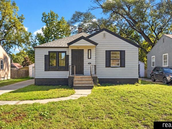 3929 N 42nd Street, Omaha, NE 68111