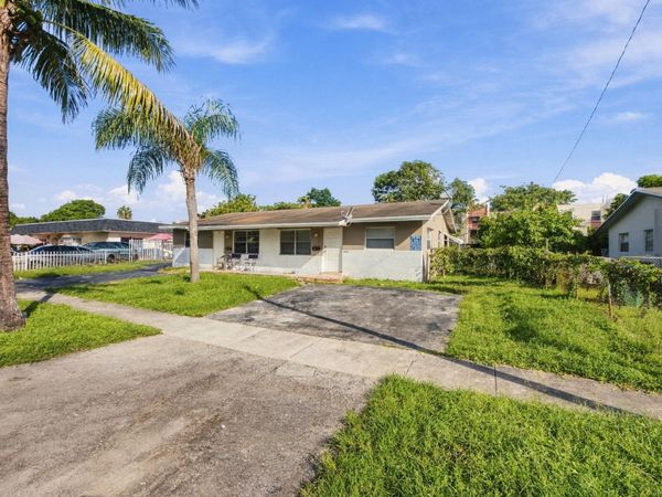 5401 - 5405 - 5405 17th Court, Lauderhill, FL 33313