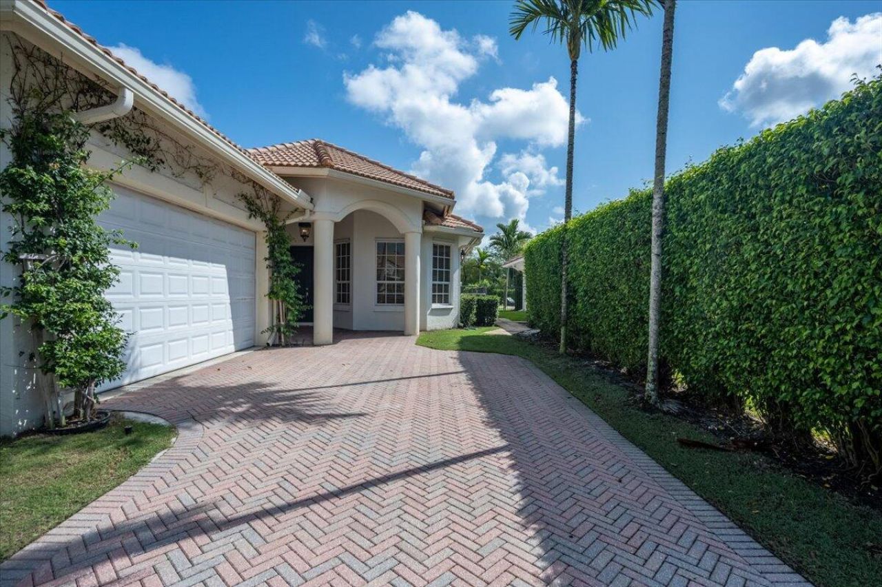 2910 Twin Oaks Way, Wellington, FL 33414 Photo