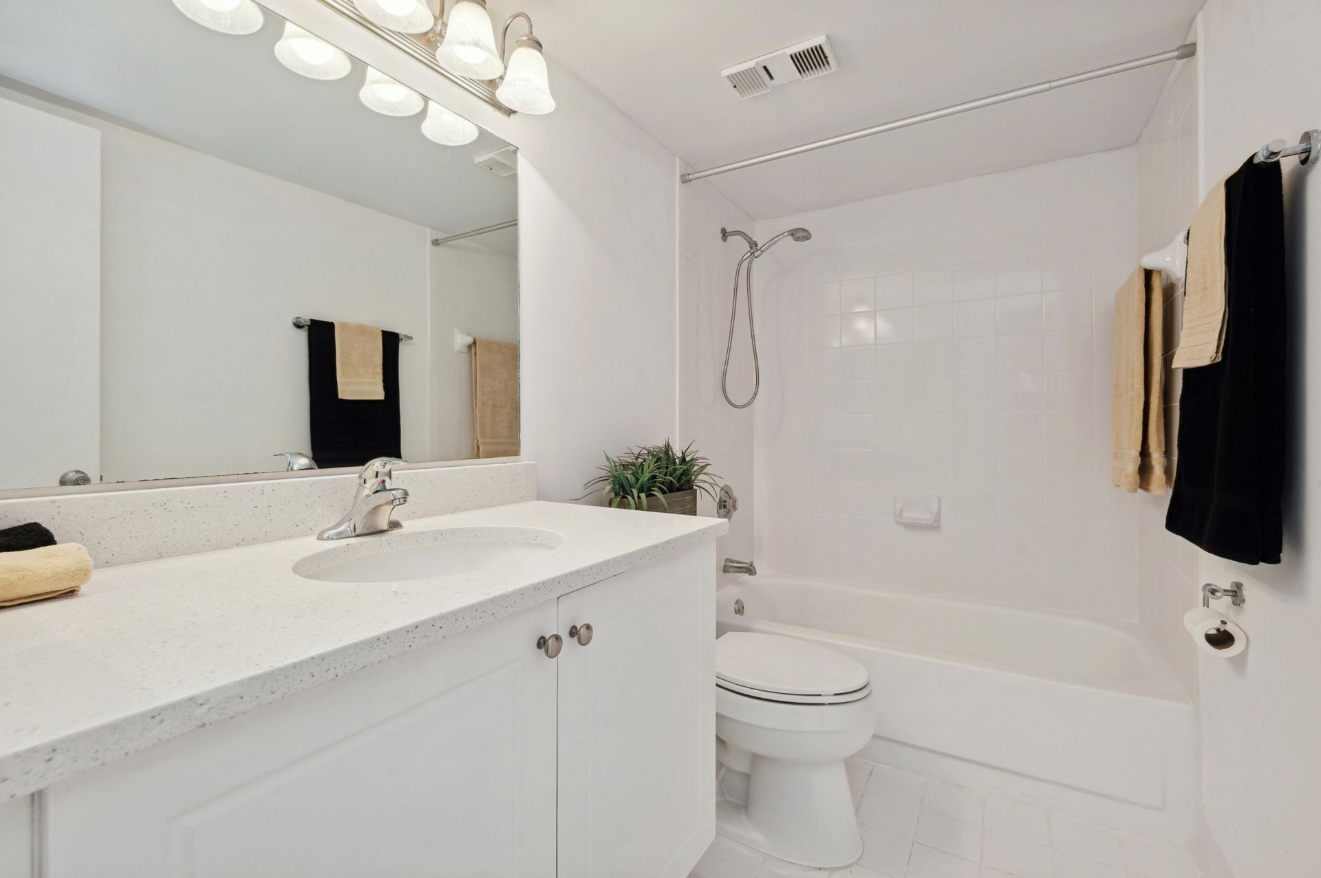 2025 Lavers Circle, Unit D204, Delray Beach, FL 33444 Photo