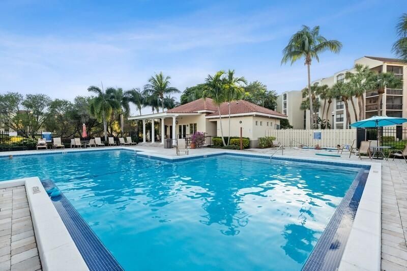 2025 Lavers Circle, Unit D204, Delray Beach, FL 33444 Photo