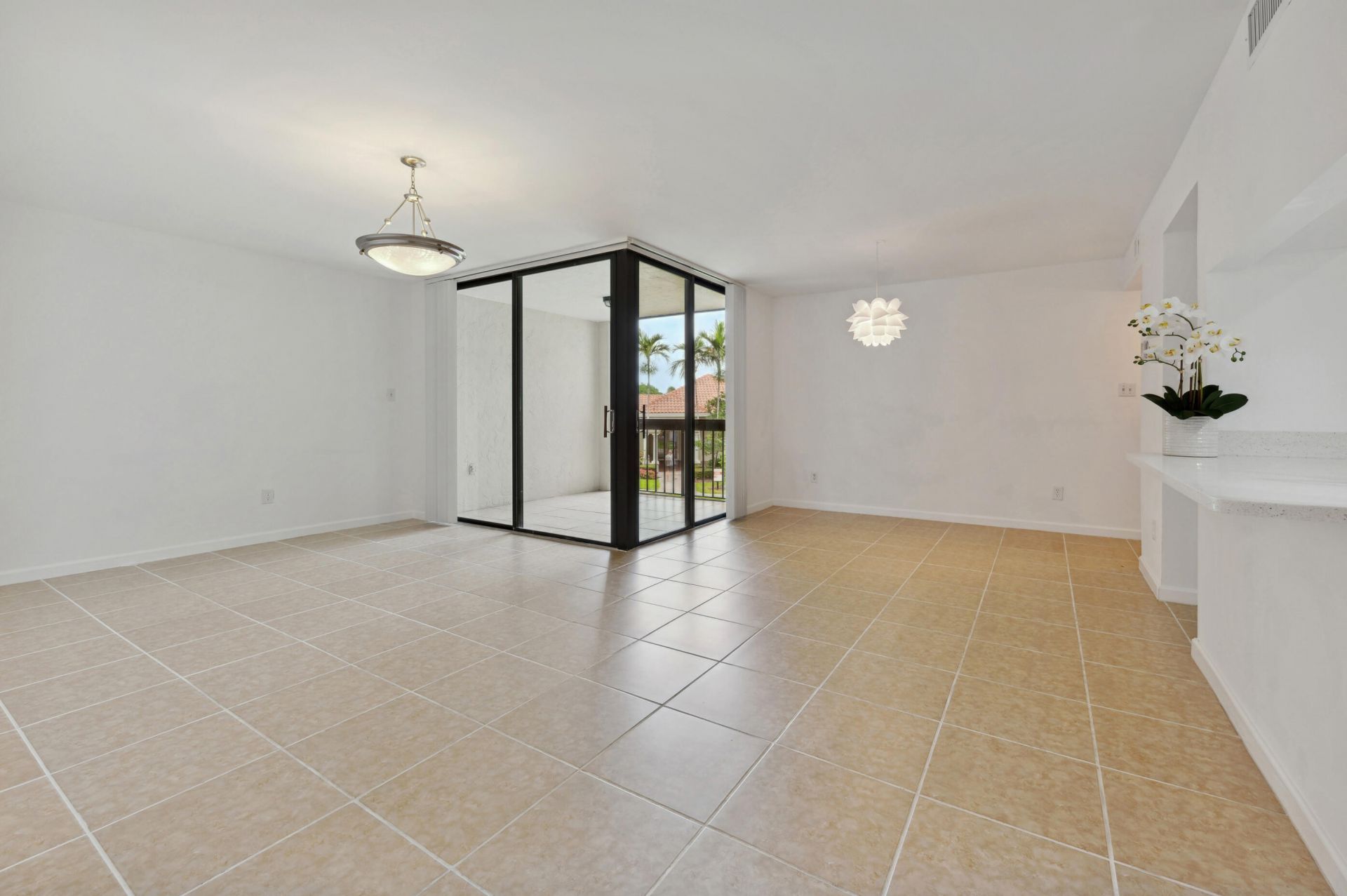 2025 Lavers Circle, Unit D204, Delray Beach, FL 33444 Photo