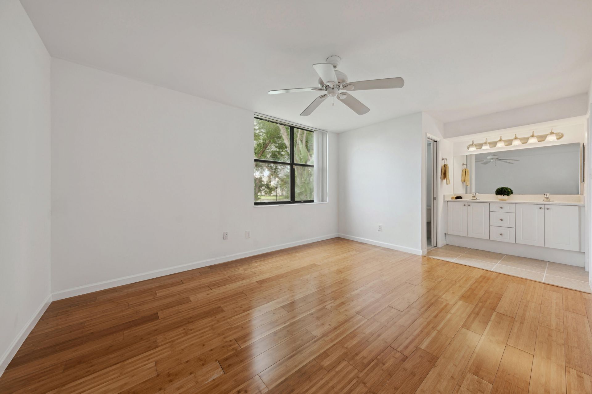 2025 Lavers Circle, Unit D204, Delray Beach, FL 33444 Photo