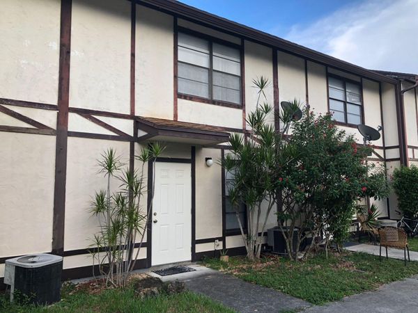 5089 Breckenridge Place, Unit 27, West Palm Beach, FL 33417