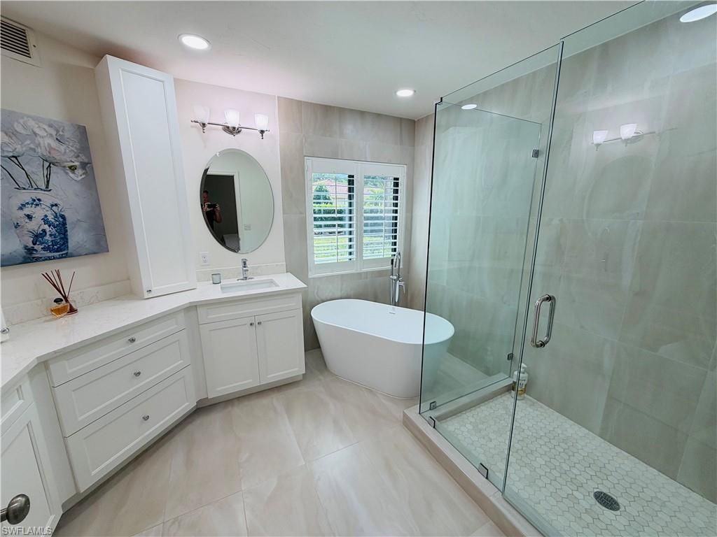 7056 Pelican Bay Blvd , Unit 105, Naples, FL 34108 Photo