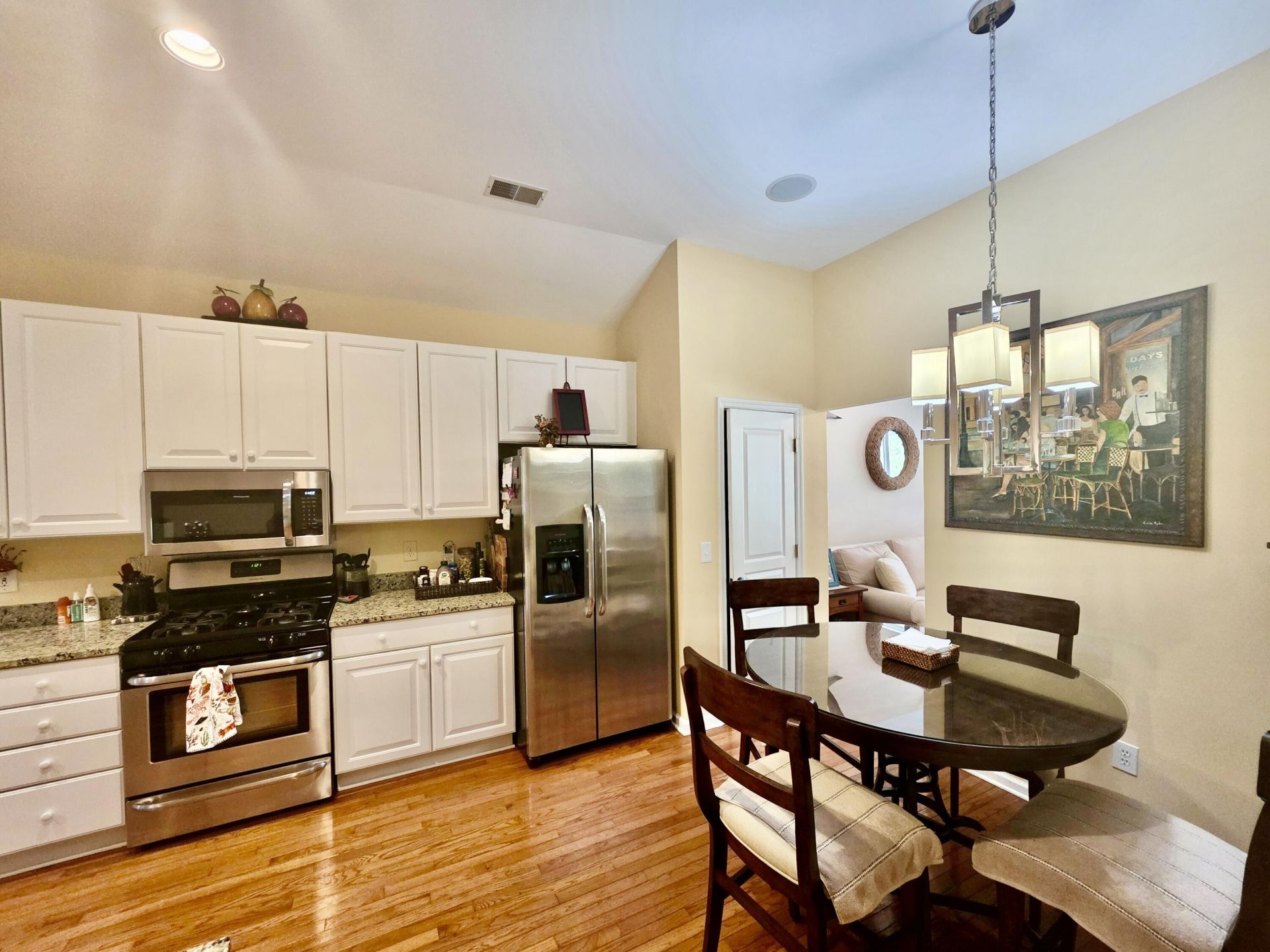 147 Brady Street Photo 10