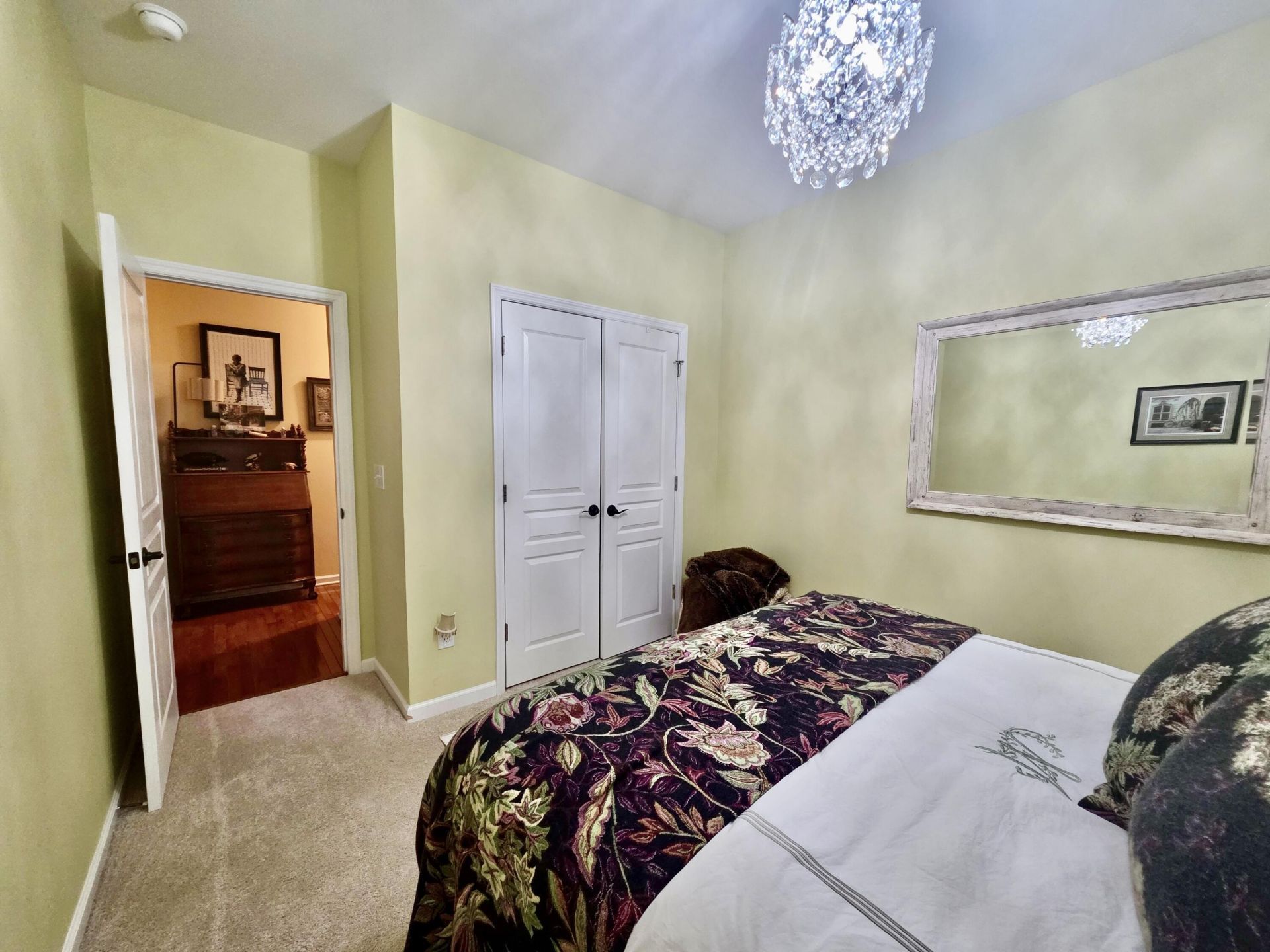 147 Brady Street Photo 18