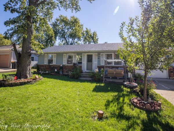 806 N Stowell Avenue , Streamwood, IL 60107