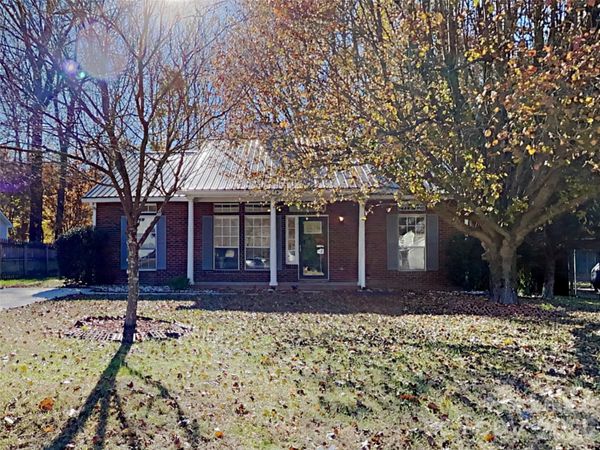 423 Cottonwood Park Drive , Charlotte, NC 28214