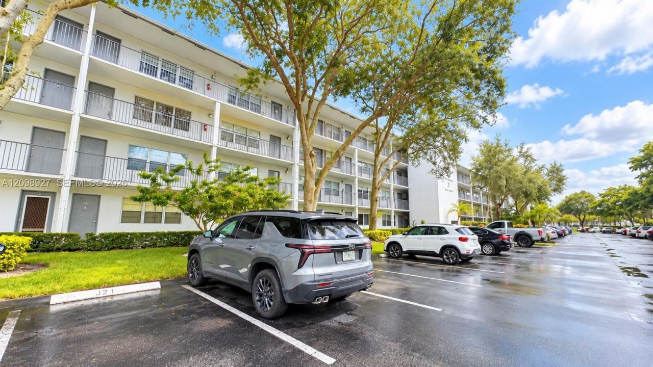 101 SW 132nd Way , Unit 304J, Pembroke Pines, FL 33027 Photo
