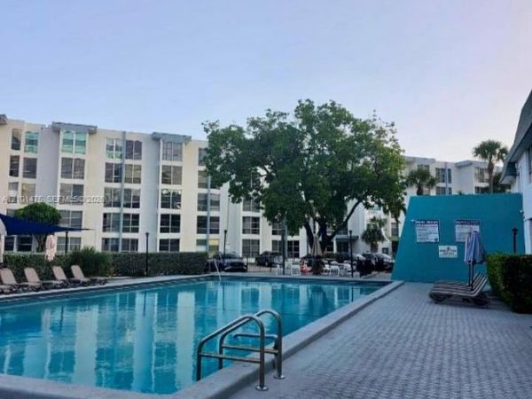 17560 Atlantic Blvd , Unit 207, Sunny Isles Beach, FL 33160