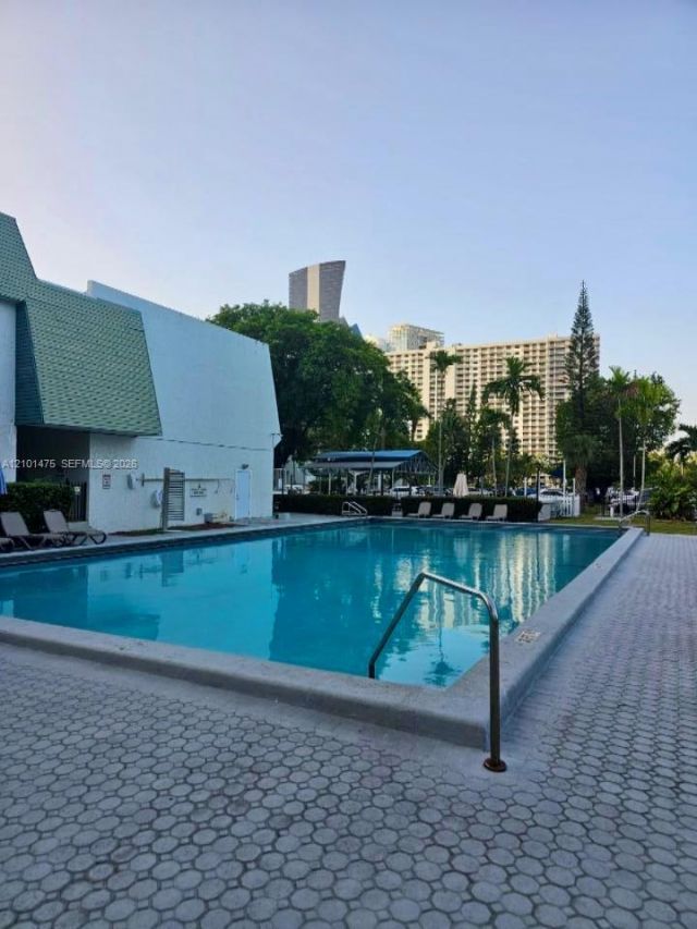 17560 Atlantic Blvd , Unit 207, Sunny Isles Beach, FL 33160 Photo