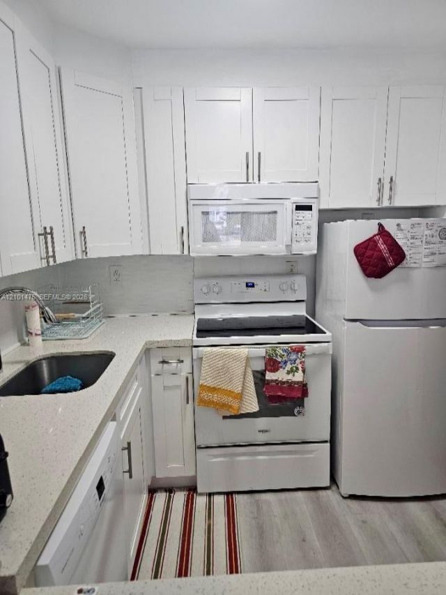 17560 Atlantic Blvd , Unit 207, Sunny Isles Beach, FL 33160 Photo