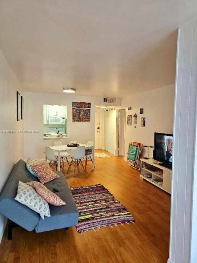 17560 Atlantic Blvd , Unit 207, Sunny Isles Beach, FL 33160 Photo