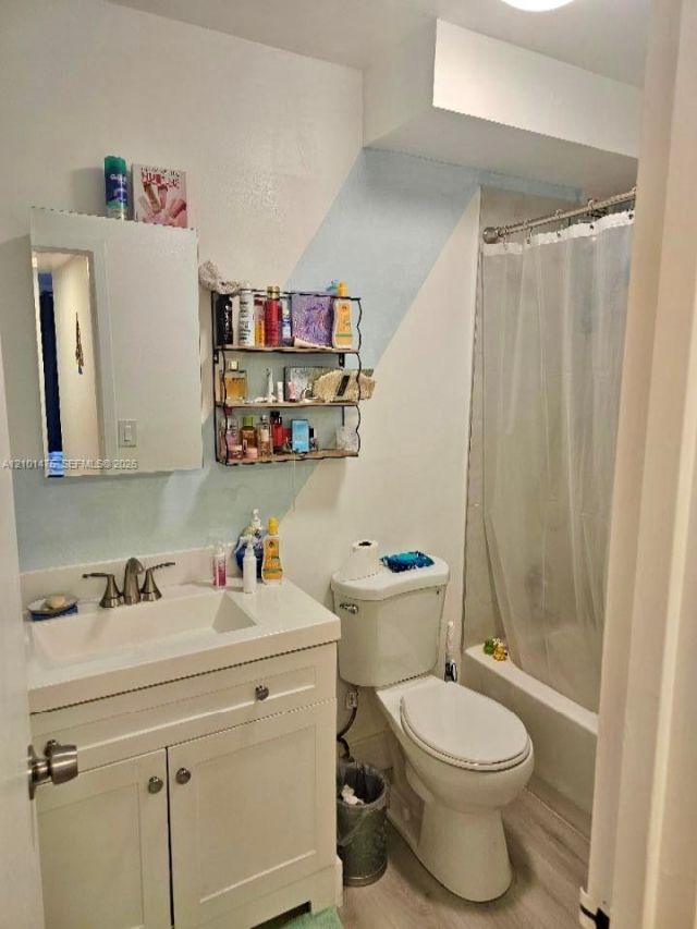 17560 Atlantic Blvd , Unit 207, Sunny Isles Beach, FL 33160 Photo