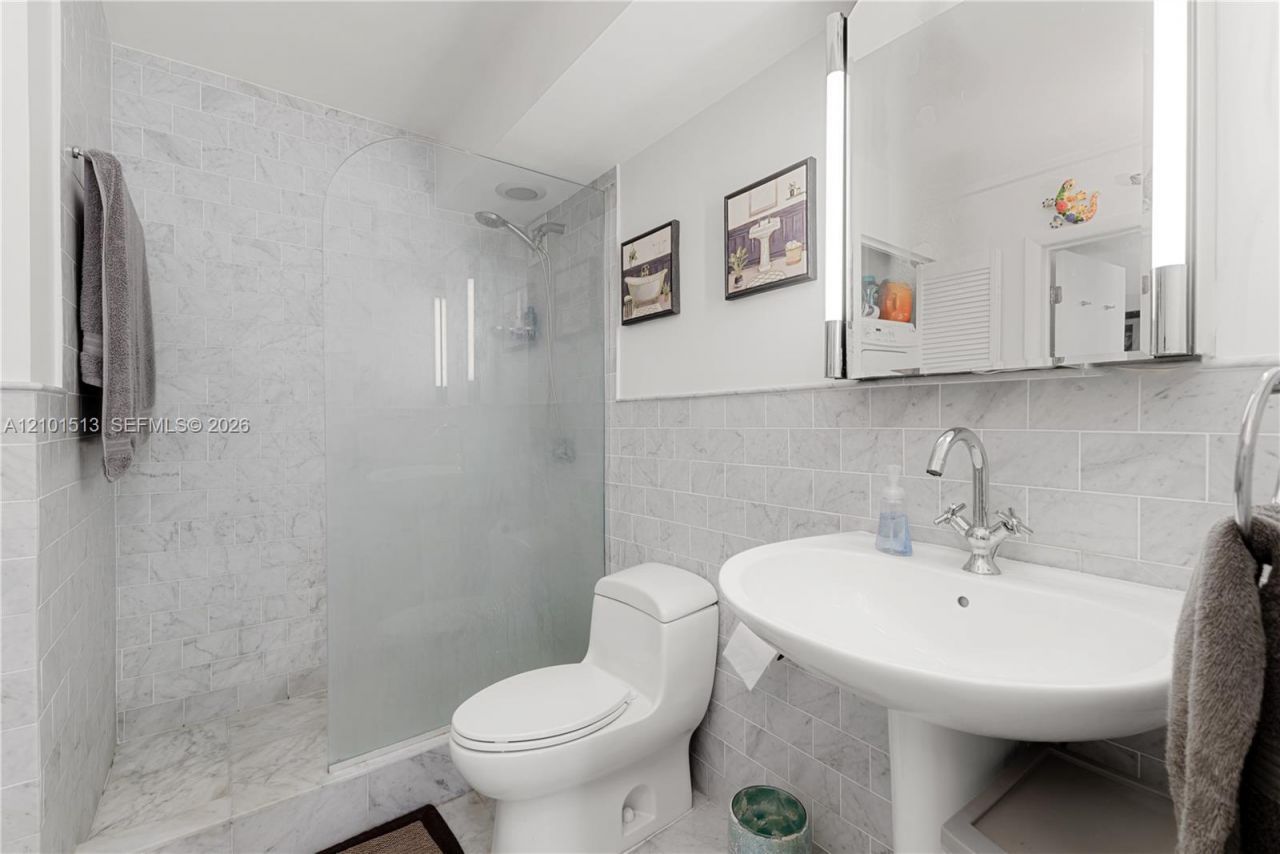 345 Ocean Dr , Unit 812, Miami Beach, FL 33139 Photo
