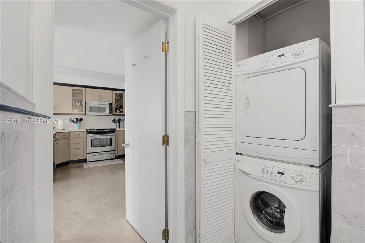 345 Ocean Dr , Unit 812, Miami Beach, FL 33139 Photo