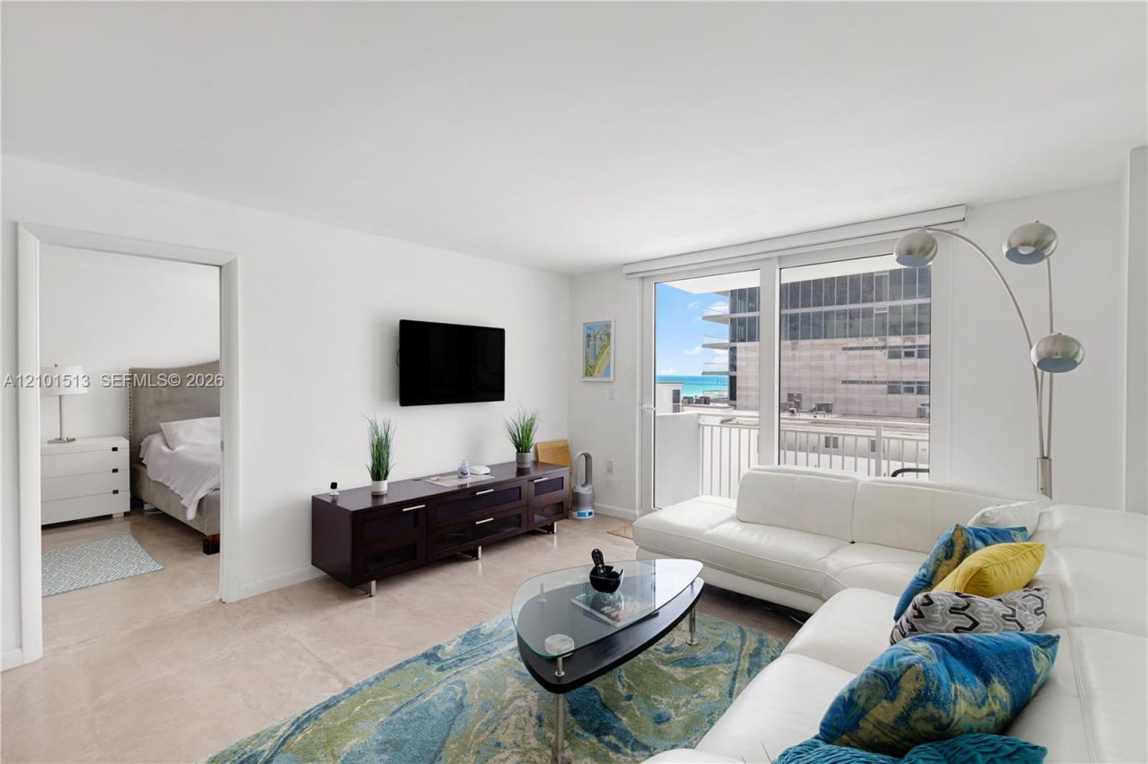 345 Ocean Dr , Unit 812, Miami Beach, FL 33139 Photo
