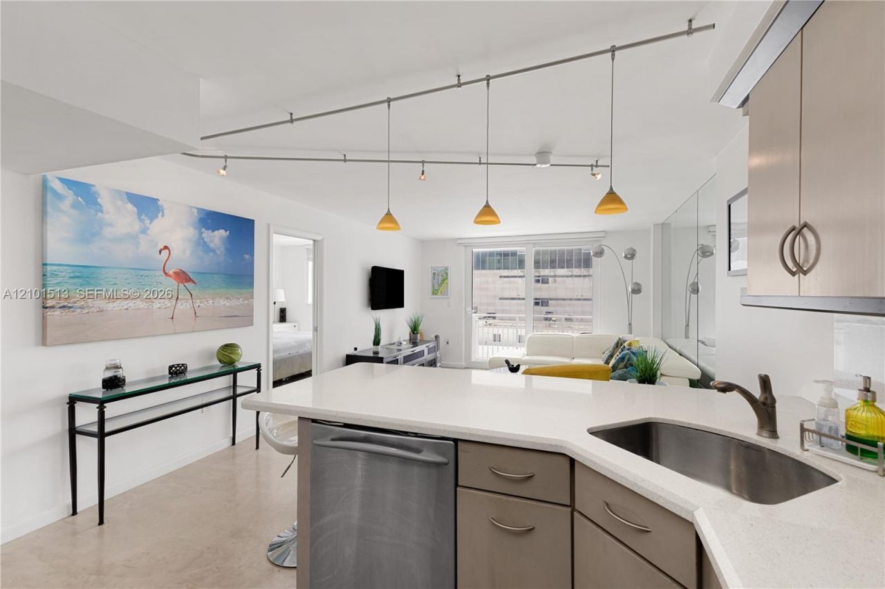 345 Ocean Dr , Unit 812, Miami Beach, FL 33139 Photo