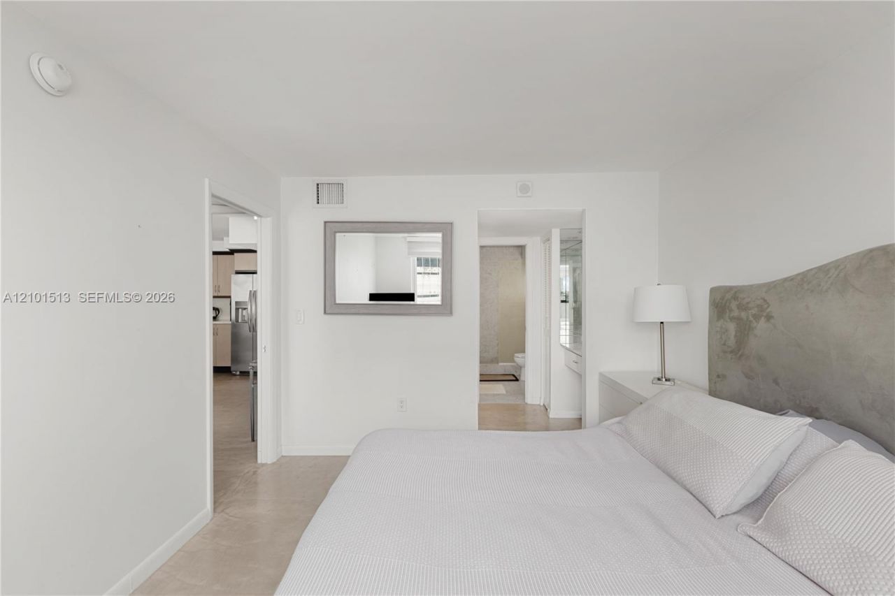 345 Ocean Dr , Unit 812, Miami Beach, FL 33139 Photo