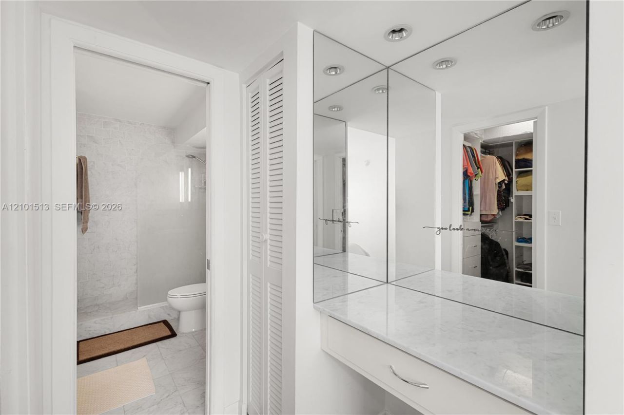 345 Ocean Dr , Unit 812, Miami Beach, FL 33139 Photo