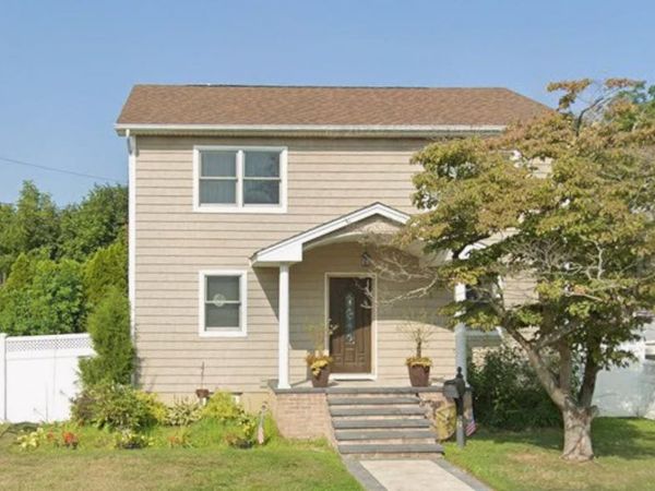 52 Concord Avenue , Bethpage, NY 11714