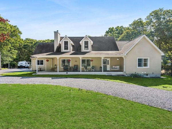52 Wauhope Road , Hampton Bays, NY 11946