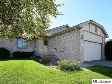 7825 Stonewall Court, Lincoln, NE 68506