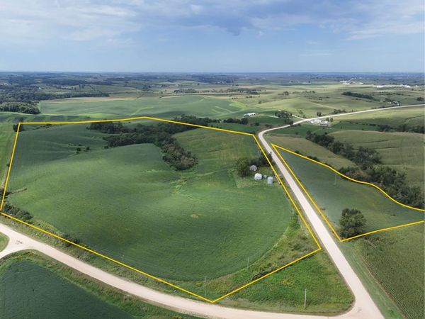 20693 Skahill Rd. , Cascade, IA 52033