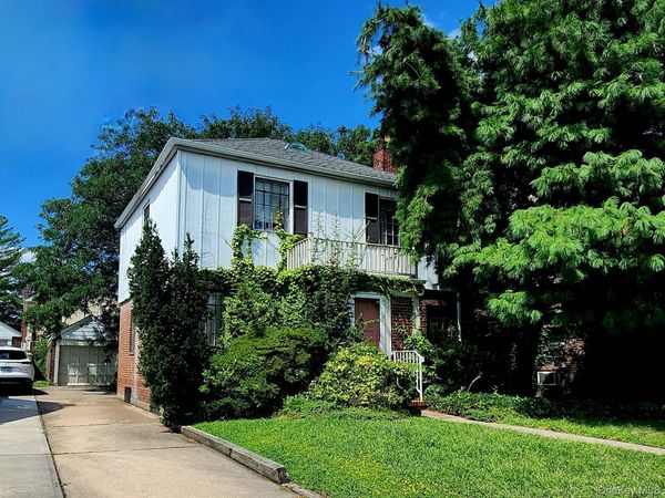 7516 175th Street, Fresh Meadows, NY 11366