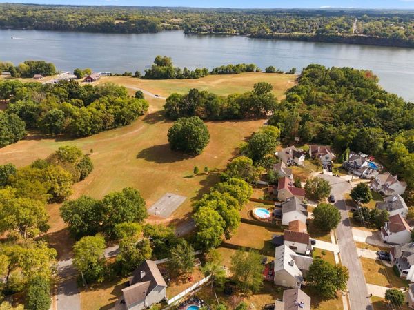 159 Waters Edge Ln , Hendersonville, TN 37075