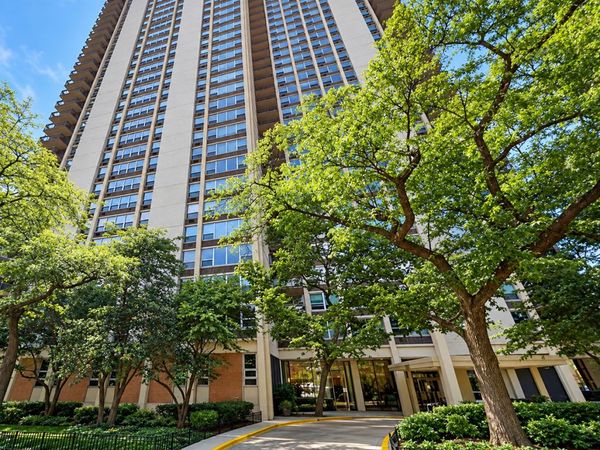1255 N Sandburg Terrace , Unit 812, Chicago, IL 60610