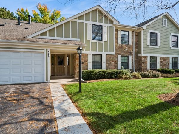 549 Williamsburg Court, Unit B2, Wheeling, IL 60090