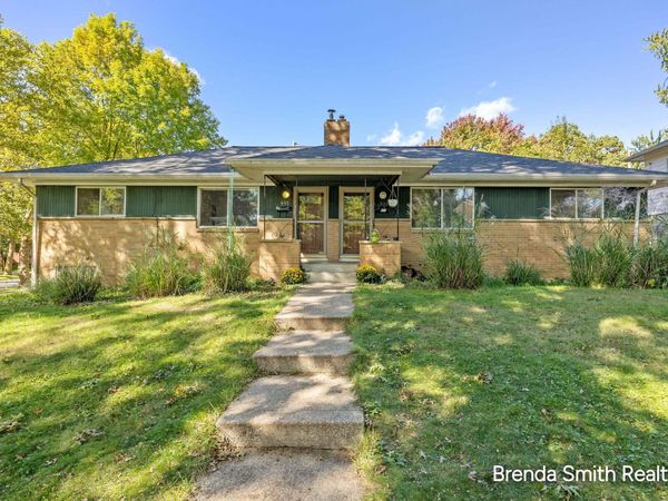935 Kentwood Drive NE, Unit 939, Grand Rapids, MI 49505