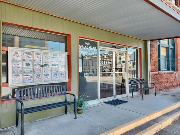 202 N Main ST N, Taylor, TX 76574
